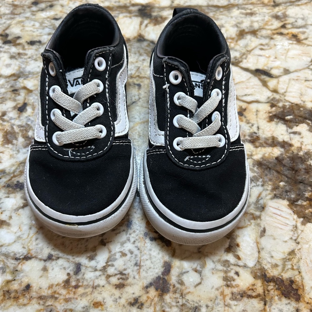 Vans Old Skool Kids Black and White Sneakers Size 5